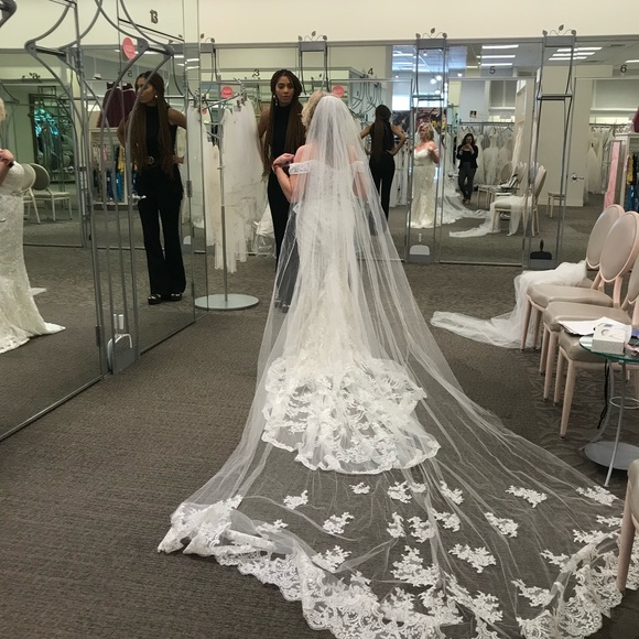 Wedding dress NEW NEVER WORN - Picture 5 of 12